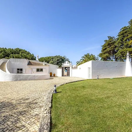 Pinehill By Villa *